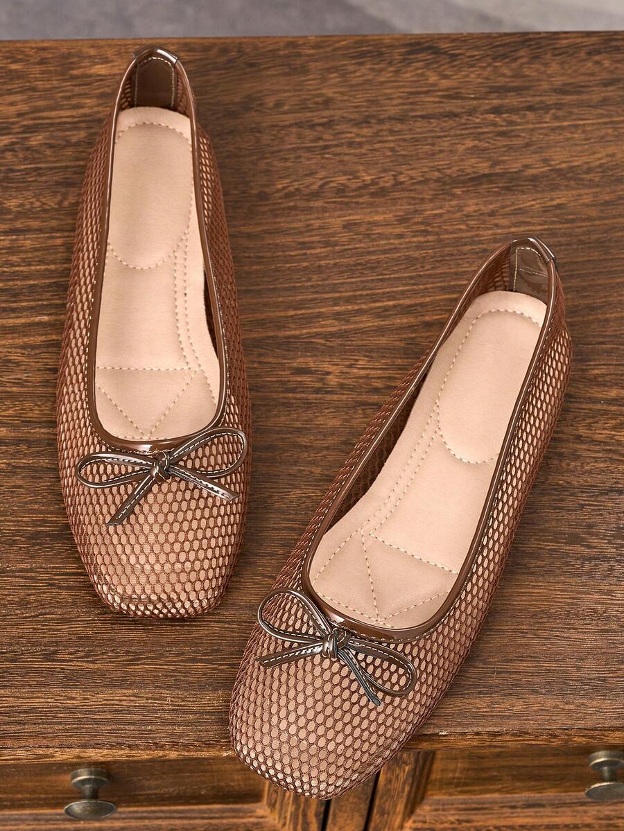 Zapatos de mujer de moda con punta cuadrada y vamp bajo, de malla de encaje marrón, zapatos casuales versátiles para todas las estaciones, ligeros, cómodos y transpirables, zapatos de ballet con lazo, adecuados para oficina, fiesta, boda, actividades al aire libre, Día de la Madre, Día de la Mujer y otros festivales - Marrón - Ver 1