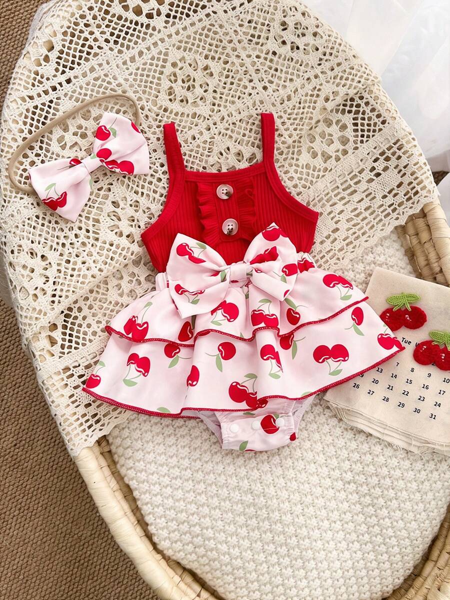 Conjunto de 2 piezas para niña bebé con estampado de cereza y corazón, vestido tipo Mono de capa doble con volantes, tirantes finos, acanalado rojo y patchwork de estampado de cereza + diadema con lazo a juego - Rosa Roja - Ver 1