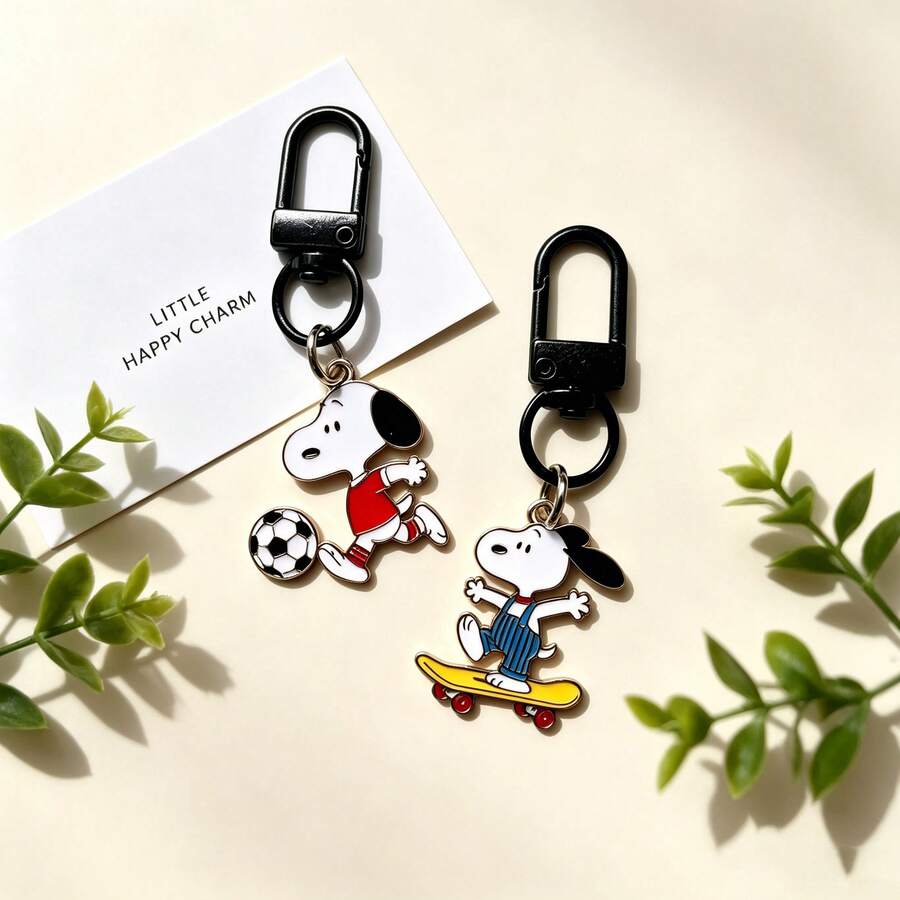 SNOOPY 2款卡通史努比鑰匙圈，運動足球設計金屬手工DIY鑰匙圈，可愛包包裝飾狗狗吊飾，送給粉絲朋友的小禮物