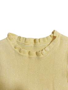 Camiseta de punto acanalado brillante, diseño sin mangas con cuello redondo y delicado volante, estilo ajustado y favorecedor, prenda versátil para usar en capas adecuada para primavera/verano - Amarillo - Ver 7
