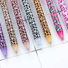 6 buah Pulpen Motif Leopard Warna Acak, Ujung Halus 1.0mm, Pulpen Tulis Halus untuk Wanita, Alat Tulis untuk Rumah dan Kantor, Pulpen Natal, Pulpen Guru, Desain Modis, Pegangan Nyaman - Beraneka warna - View 7
