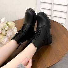 秋冬穿搭上衣搭配女款黑色軍裝風低跟靴，可搭配任何牛仔褲，前綁帶設計女靴 - 黑色 - 查看 6