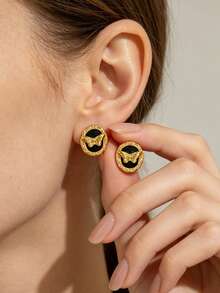 Pendientes de botón con mariposa 3D estilo vintage francés para mujer, diseño de relieve ovalado con borde dorado, múltiples colores disponibles, estilo premium de nicho, accesorio para atuendo de verano - Multicolor - Ver 10