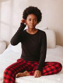 01 Pijama Feminino Xadrez (Preto/Vermelho) – Tecido Leve para Meia-Estação - Vermelho - Visão 6