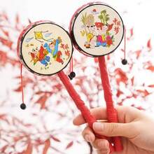 Traditional Chinese Style Rattle Drum, Classic Hand-Shaken Toy, Rattle Toy, Produces Sound By Shaking The Rope-Attached Weight To Strike The Drum Surface, Features Chinese New Year Painting Style Design, Red Carved Handle, Combines Traditional Rattle Drum Structure With Chinese Cultural Theme Design, Random Style - 彩色 - 查看 2