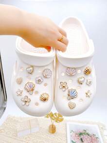 16 Stücke süße abnehmbare Schuh-Dekor DIY-Accessoires für Damensandalen, lustige personalisierte Schuhdekoration, perfektes Geschenk für Feiertagspartys - Gold - Übersicht 3