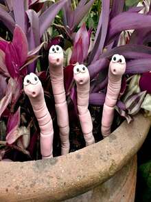 1/3/5 pezzi Decorazione pianta verme disperato carino - Accessori da giardino e cortile in silicone e resina con cartello "Bevi me", senza batteria, perfetto per piante da interno/esterno, tema Ognissanti, stile classico, decorazione da giardino, design scherzoso, decorazione durevole, ornamento da giardino, decorazione da giardino esterno, decorazione Ognissanti, accessori da giardino, grande decorazione da giardino - A - Visualizzare 1