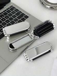 Un peine plateado electrochapado brillante con diseño plegable, un pequeño espejo, compacto y portátil - Plateado - Ver 1