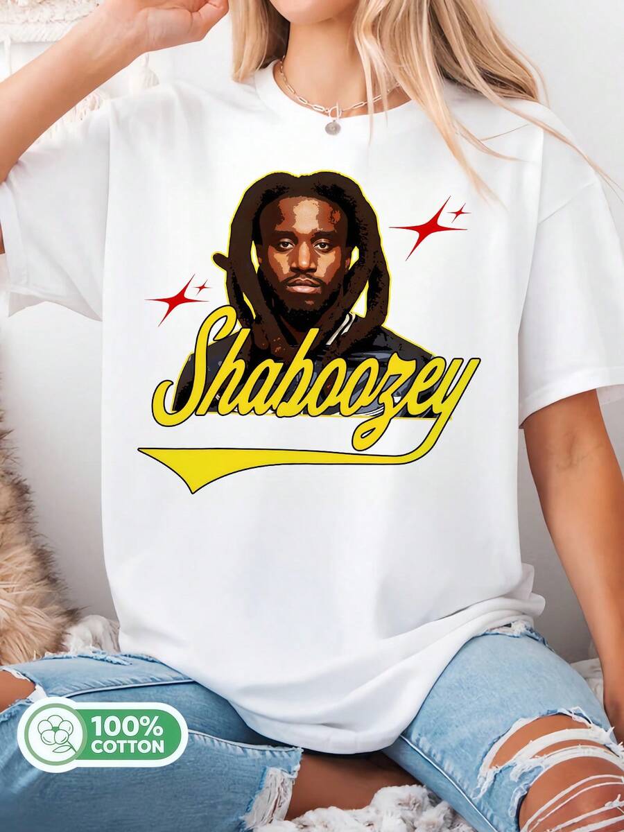 Shaboozey Dreadlocks Cotton T-Shirt With Sparkly Yellow Retro Portrait Lettering For Country Rap Singer Fans. - 白色 - 查看 1
