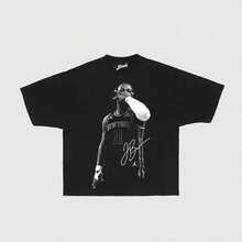 ChristmasBrunson Signature Grafik-Shirt Vintage Grafik-Shirt - Y2K Hombre / Trap Latino / Street Fashion / Party Vibes. Hot Item - Schwarz - Übersicht 2