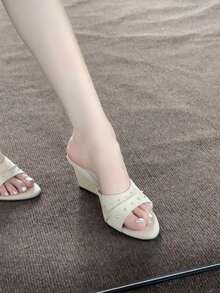 Women's Comfortable Height-Increasing Rivet Decor Solid Color Open Toe Mule Shoes Thick Sole Wedge Heel Sandals Slippers Minimalist Korean Style Daily Beach Summer Beige Faux Suede Wedge Mule Slippers - White - View 4