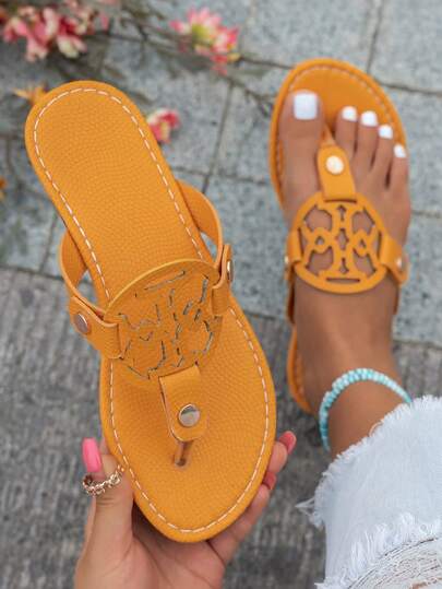 Classic Round Hollow Decor Thong Slippers Ladies Daily Wear Lightweight Vacation Sandals