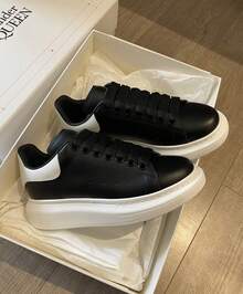 White MQ Wedge Sneakers With Black Heel Panel – Oversized Style Sneakers For Women And Men - 黑面白尾 - 查看 4