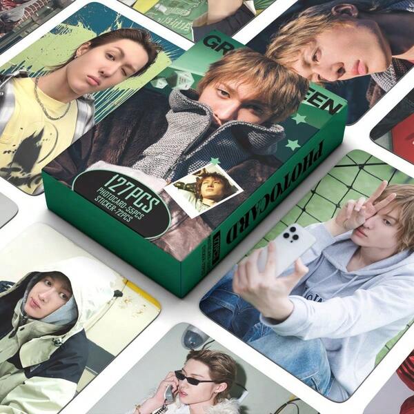 Caja de regalo con tarjeta de foto coleccionable individual para selfie + pegatina de CO RTIS M ARTI N, mercancía de apoyo a fans, tarjeta de foto con tema VERDE, pegatina decorativa de grupo de chicos coreano CO RTIS