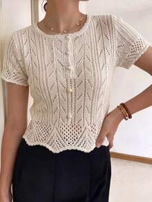Top tricoté au crochet pour femmes, blouse à manches courtes avec boutons en perles, pull d'été à col en V ajouré et ourlet à volants - Nude - Voir 5
