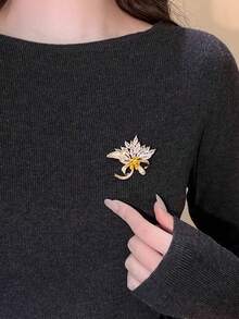 1件亮面楓葉胸針，高級奢華女裝飾品胸針 - 楓葉胸針 - 查看 8