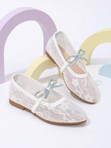 2026夏季新款女童平底涼鞋 白色花朵刺繡網布甜美俏皮瑪麗珍鞋 銀色蝴蝶結一腳蹬彈力帶 適合外出日常穿著購物 易搭配多款穿搭 尖頭鞋款 內長偏小 購買時請根據腳長減去0.3-1cm - 白色 - 查看 6