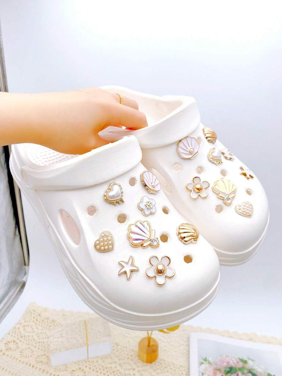 16 Stücke süße abnehmbare Schuh-Dekor DIY-Accessoires für Damensandalen, lustige personalisierte Schuhdekoration, perfektes Geschenk für Feiertagspartys - Gold - Übersicht 1