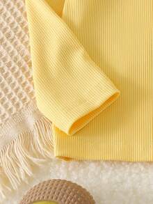 2pcs Baby Girl Casual Comfortable 3D Towel Embroidery Flower Decor Round Neck Long Sleeve Top & Daisy Print Plaid Straight Leg Pants Set, Spring/Autumn Lightweight - Yellow - View 5
