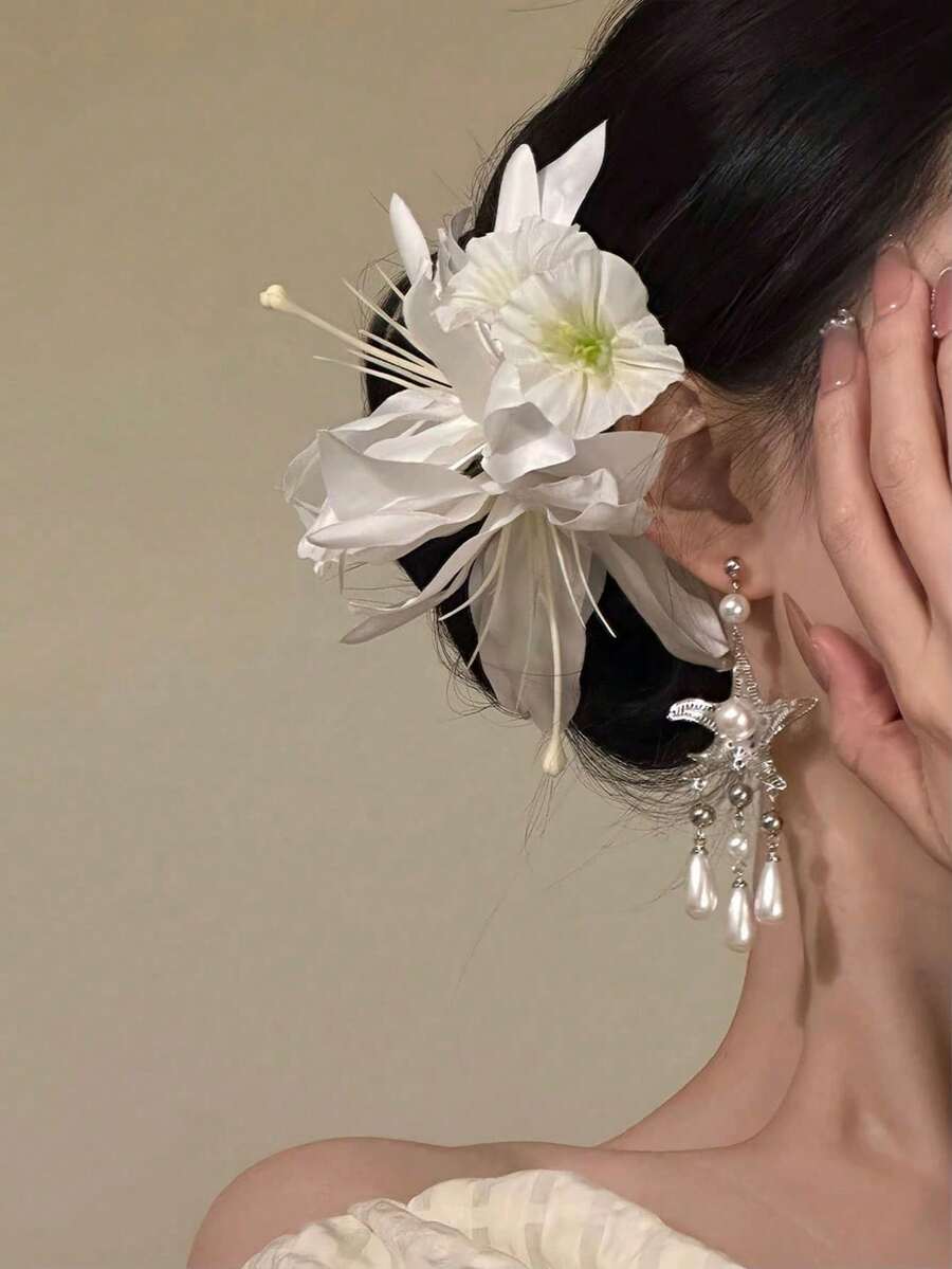 优雅时尚百合花造型侧夹发饰,适合日常佩戴,居家、学校、海滩、工作、派对、节日、生日、返校、新年、情人节、母亲节、圣诞节、婚礼、音乐节、毕业典礼等各种场合,四季皆宜,爪夹式设计,夏季、假期、旅行、发夹 - 白色 - 查看 1