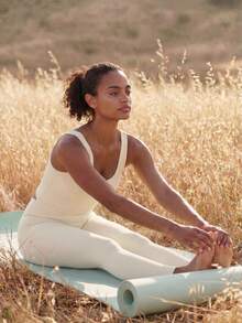 RRIVE Women 2 Piece Yoga Set, Built-In Bra U-Neck Sleeveless Tank Top And High Waisted Leggings Stretchy Gym Workout Activewear Summer Set - 白色 - 查看 3