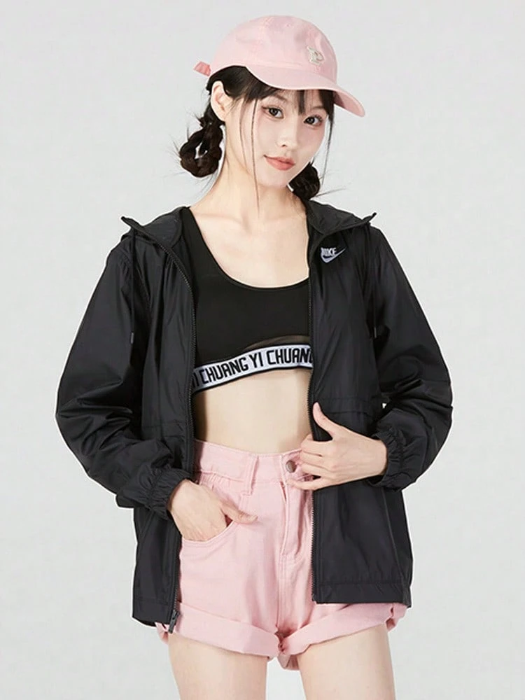 Nike Sportswear 純色Logo運動休閒寬鬆 舒適輕盈梭織連帽外套 女款 - 黑色 - 查看 1