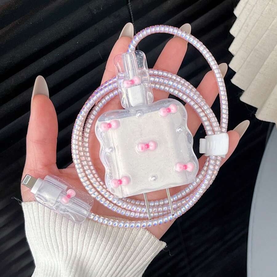 5 Peças Conjunto de Proteção de Carregador de Telefone Rosa Fofo com Design de Laço Pequeno & Pérola Branca. Inclui Protetor de Cabo de Carregamento, Protetor de Cabeça de Carregador, Etc., Pode Evitar que as Pontas do Cabo de Carregamento se Quebrem. Adequado para Carregador 18W/20W.