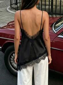Camiseta de tirantes para mujer con escote en V profundo, encaje negro y patchwork, estilo francés sensual, para usar sola con jeans de cintura alta o faldas, look casual de verano tipo bombshell - Negro - Ver 2