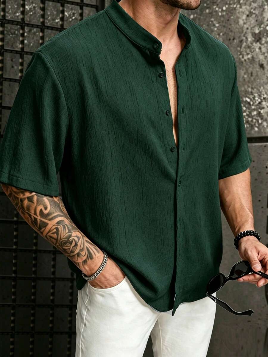 1件男士黑色紋理條紋小立領單排扣短袖襯衫,帥氣百搭 Polo 衫,休閒通勤大尺碼上衣,優雅度假派對晚裝,送給父親、男友、朋友的完美禮物 - 綠色 - 查看 1