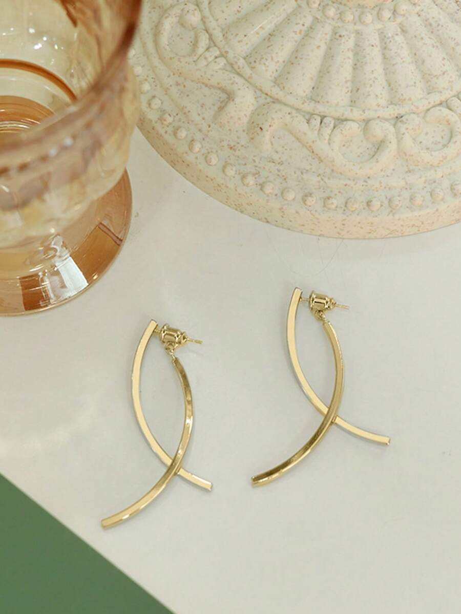 1 Pair Unique Design Geometric Minimalist Fashion High-End Cross Tassel Curved Wave Earrings - Gold - View 1