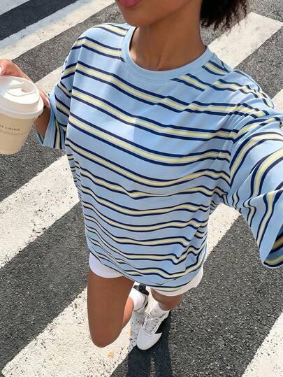 1 pieza Camiseta de manga corta con hombros caídos y rayas horizontales multicolores con bloques de color azul para niñas, top básico holgado y suelto de cuello redondo, camiseta casual versátil de uso diario para niñas pequeñas en verano