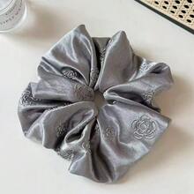 高級緞面髮圈，法式壓紋山茶花細節（隨機顏色）－高品質馬尾與髮髻髮飾 - 彩色 - 查看 14
