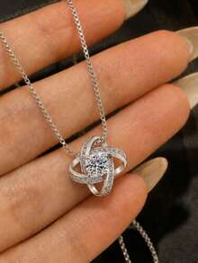 ConiiW 925 Sterling Silver 1ct Moissanite Clover Pendant Necklace, Fashion Collarbone Chain Unisex - Silver - View 4