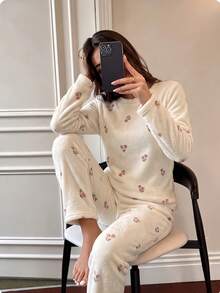 Ditsy Floral Coral Fleece Pajama Set, Women's Autumn/Winter Thickened Warm Plush Loungewear - White - View 5