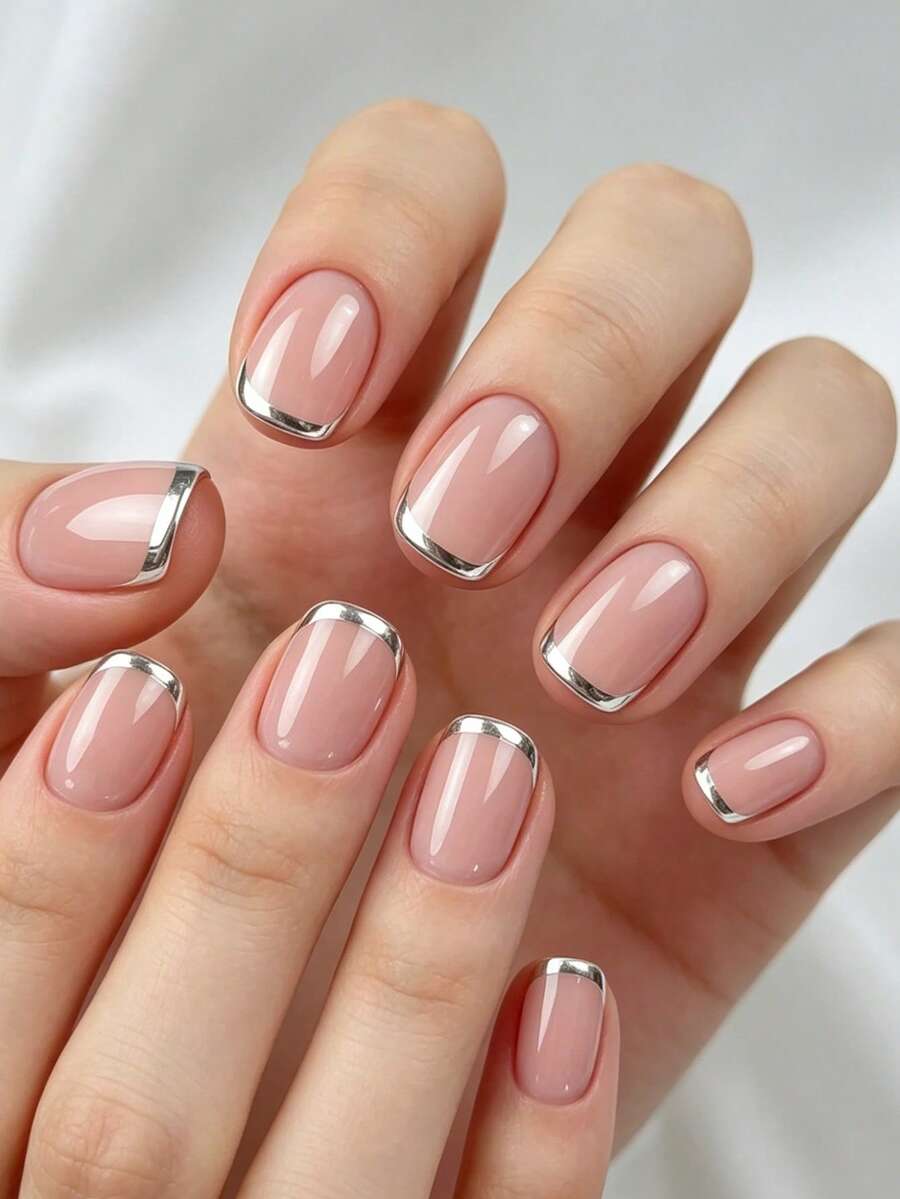 Show Your Beauty 24片短方型經典優雅銀灰色邊條紋法式裸粉亮面亮白假指甲 時尚百搭可穿戴美甲 適合約會派對 春夏秋冬 女性與女孩日常佩戴 可拆卸式壓入式美甲套組 附果凍膠與指甲锉 易佩戴耐用 果凍膠隨機發貨 - 銀色 - 查看 1
