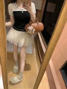 女士撞色纽扣针织衫，优雅街头风，短袖圆领修身撞色纽扣针织衫，夏季韩版针织上衣，撞色修身丝滑T恤，温柔优雅百搭通勤短款上衣（黑色） - 黑色 - 查看 2
