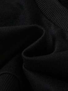 بلوزة رياضية بياقة دائرية مطبوعة بحروف مزينة بفيونكة وبنطال للفتيات المراهقات - الأسود - مشاهدة 6