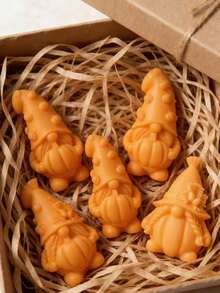 Moule à bougie en silicone en forme de gnome citrouille, style nordique sans visage, convient pour Halloween, Thanksgiving, scènes thématiques d'automne. Matériau doux et facile à démouler, réutilisable, compatible avec la bougie, le plâtre, la résine DIY. Peut être utilisé par les passionnés du fait main et les studios d'artisanat pour créer facilement une décoration d'ambiance pour la maison, des cadeaux de fête et des accessoires de bureau. - Moisissure naine de la citrouille - Voir 10