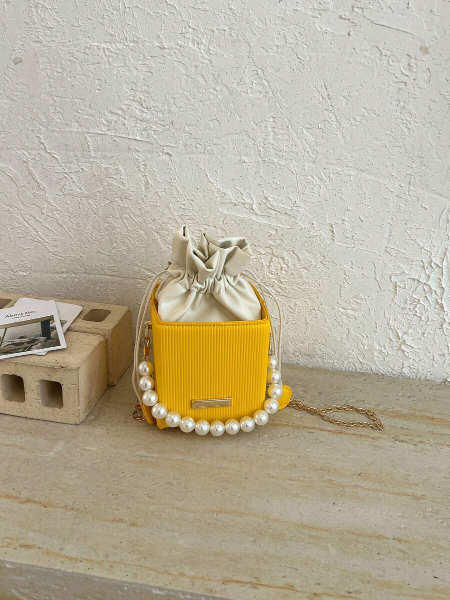 1 pieza Mini bolso bandolera de moda con cordón, de PU de unicolor con relieve a rayas y decoración de cadena de perlas, portátil, adecuado para el uso diario de las mujeres - Amarillo - Ver 1