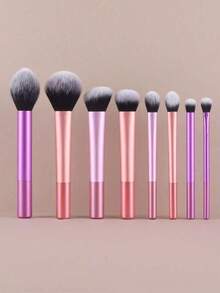 Pinceles de alta calidad, que incluyen pinceles para polvo, pinceles para rubor, pinceles para contorno, pinceles para sombras de ojos y pinceles para iluminador, te ayudan a crear el look de maquillaje perfecto.Set de pinceles de maquillaje - Un imprescindible para viajes y vuelta al colegio - Multicolor - Ver 1