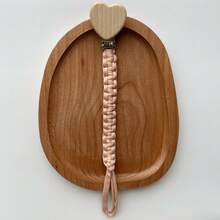 [Estilo de marco de madera con forma de corazón] 1 pieza Cadena de chupete de tela tejida a mano, opciones de varios colores, juguete mordedor de chupete con cordón anti-pérdida - Cadena para chupete con clip de madera en forma de corazón - Ver 11