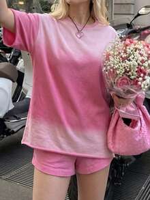 Y2K 美式甜辣街頭風女款多巴胺粉漸層水洗寬鬆短袖 T-shirt，針織棉彈性圓領加大號休閒上衣，修身顯瘦，適合日常通勤，小個子百搭基礎款 - 粉色 - 查看 2
