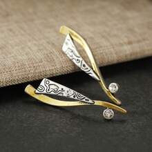Two-Tone Embossed Streamlined Patchwork Vintage Niche Earrings, Women's Commute Date Gift - Silver - View 3