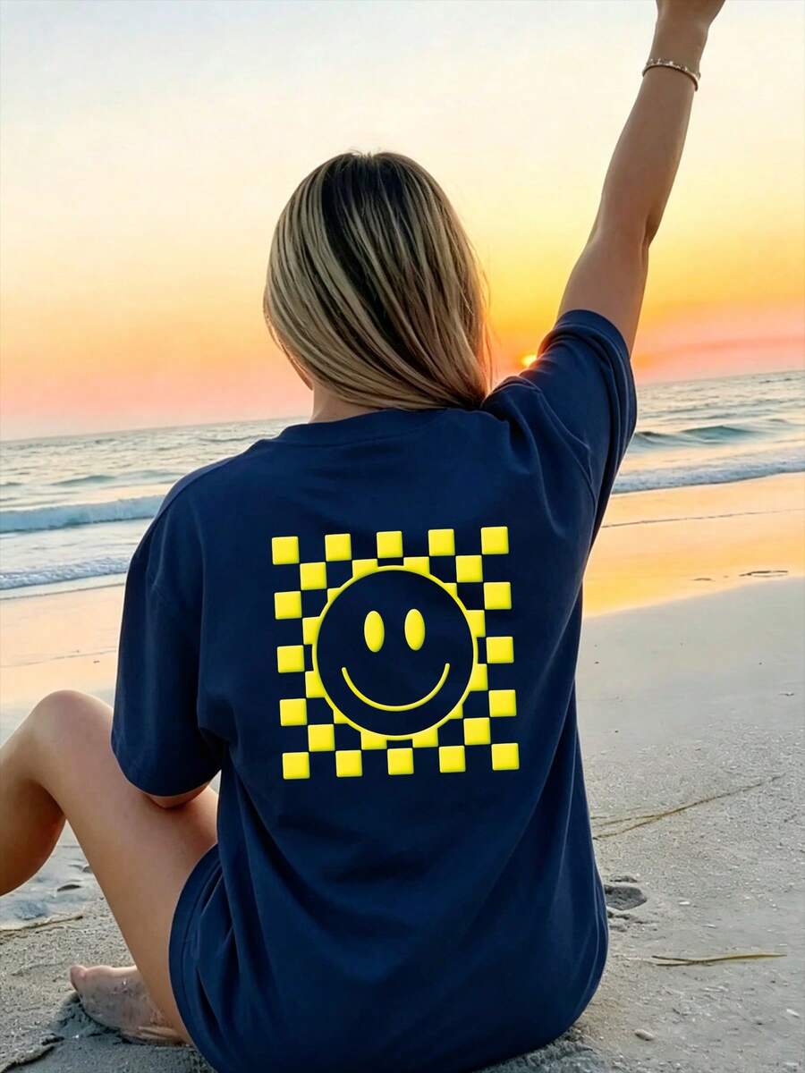 Maglietta da donna stile spiaggia estiva con design a scacchi e faccia sorridente: comfort casual per le giornate calde, ideale per vacanze e abbigliamento casual - Blu Navy - Visualizzare 1
