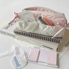 1 buah Tempat Pensil Resleting Kapasitas Besar Motif Polkadot dan Pita Warna Putih & Pink yang Lucu, Tas Penyimpanan Alat Tulis Siswa, Organizer Kain Multifungsi - Pilihan Sempurna untuk Musim Kembali ke Sekolah - Tempat pensil motif pita polkadot - View 2