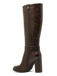 Bottes Hautes In Cuir Lisse à Talon Épais – L'Élégance Graphique Moderne - Brown - View 3