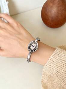 1pc Women's Minimalist Vintage Delicate Small Versatile Bracelet Quartz Watch Suitable For Daily Wear - Silver - View 3
