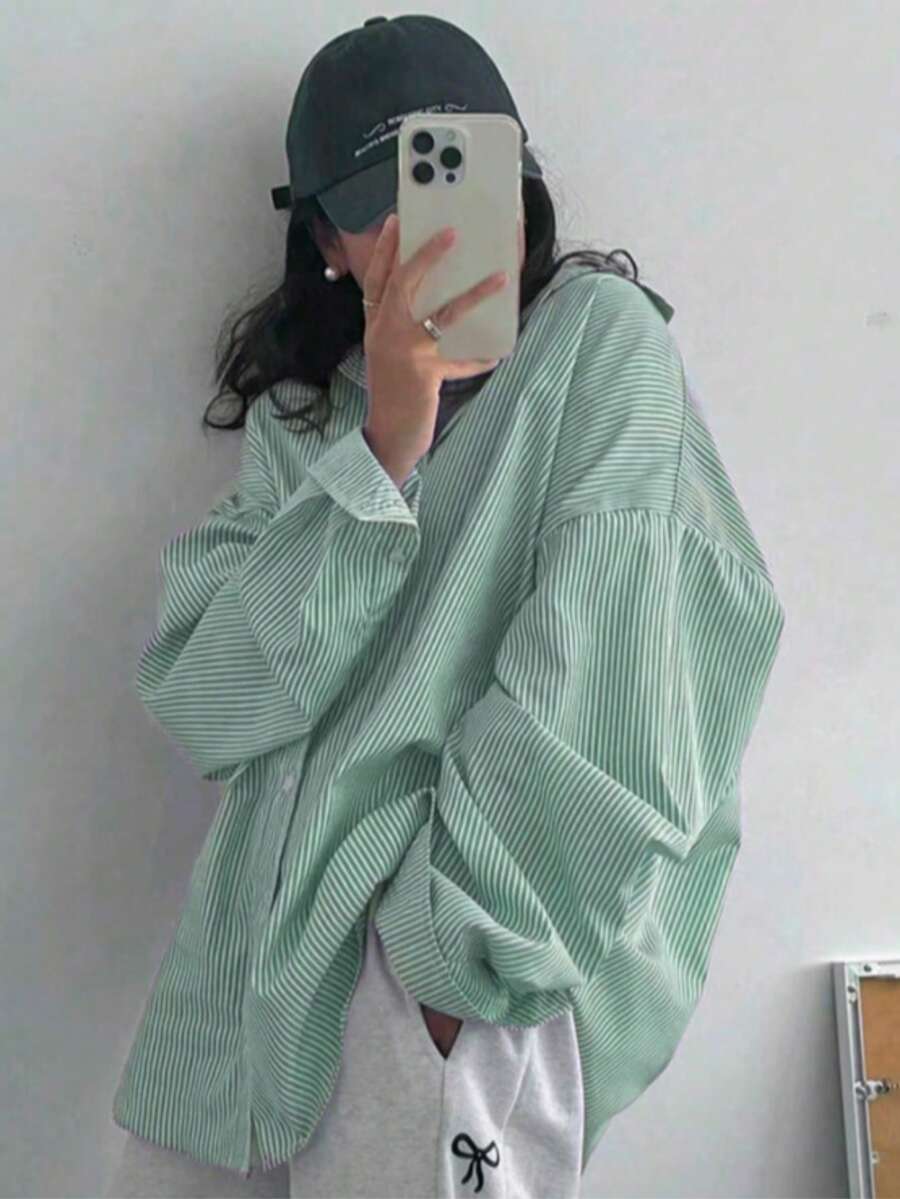 女款大尺碼條紋鈕扣開襟休閒襯衫，長版落肩袖，梭織布料