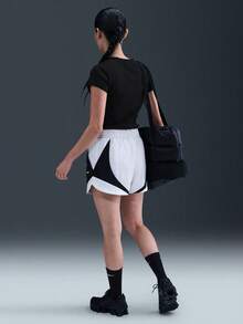 Nike 女款 AS W NSW 羅紋緊身短袖 T-shirt 無領針織上衣 THV4995-010 - 黑色 - 查看 4