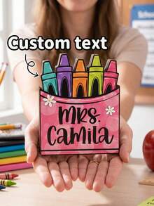 1pc Customized Teacher Name Crayon Box Wooden Desktop Ornament, Cute Pink Bubble Polka Dot Daisy Crayon Holder Tabletop Sign, Personalized Sweet Style Classroom Desktop Decor, Teacher Appreciation Gift, Back To School Season, Freestanding Desktop Sign, Teacher Gift, Office Decoration - Multicolor - View 2